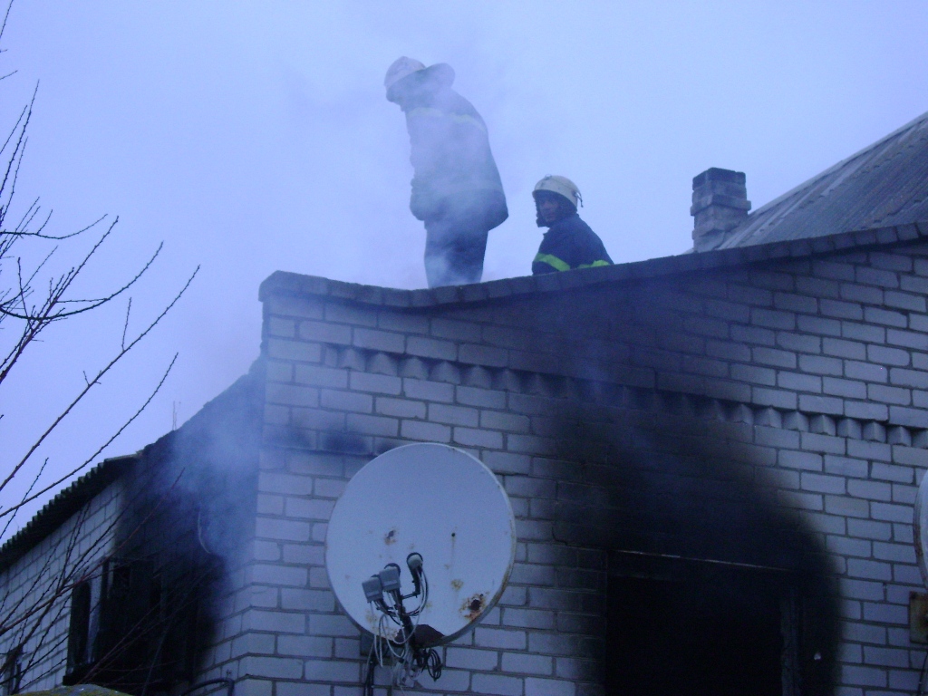 В Геническе во время пожара обнаружили труп хозяина дома